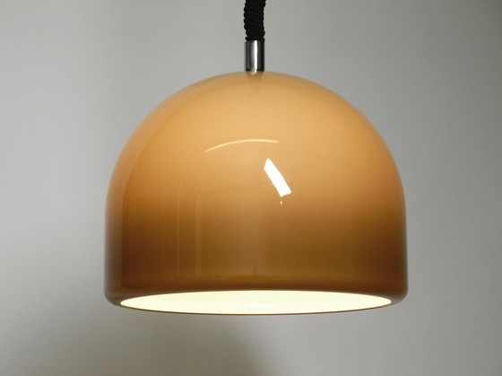 Image 1 of Prachtige hanglamp uit het ruimtetijdperk 1960 met bruine plastic lampenkap door personeel