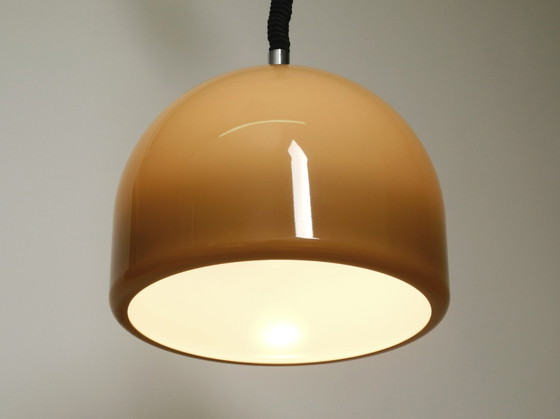 Image 1 of Prachtige hanglamp uit het ruimtetijdperk 1960 met bruine plastic lampenkap door personeel