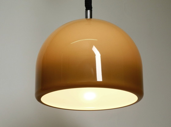 Image 1 of Prachtige hanglamp uit het ruimtetijdperk 1960 met bruine plastic lampenkap door personeel