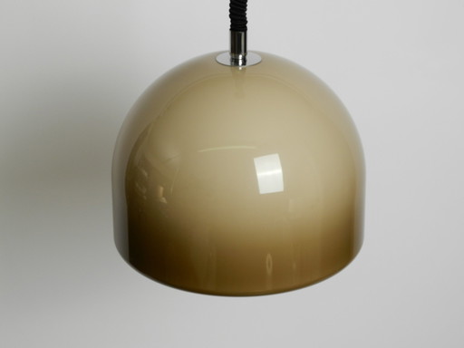 Prachtige hanglamp uit het ruimtetijdperk 1960 met bruine plastic lampenkap door personeel