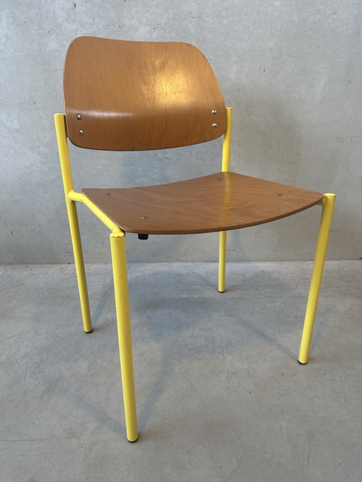 6x vintage stapelstoelen ‘De Valk’