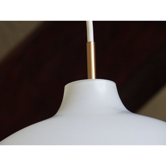 Image 1 of Scandinavische vintage opaline hanglamp van Vilhem Wohlert voor Louis Poulsen