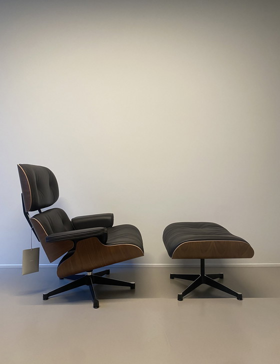 Image 1 of Vitra Eames Lounge Chair met Ottoman