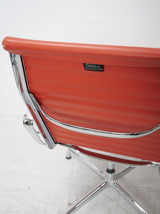 Image 1 of Eames Ea116 Loungestoel Leer Rood