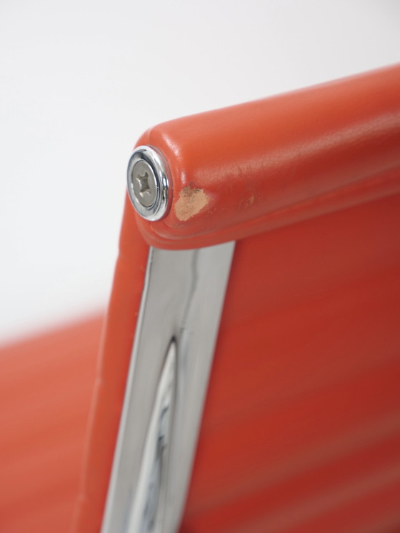 Image 1 of Eames Ea116 Loungestoel Leer Rood