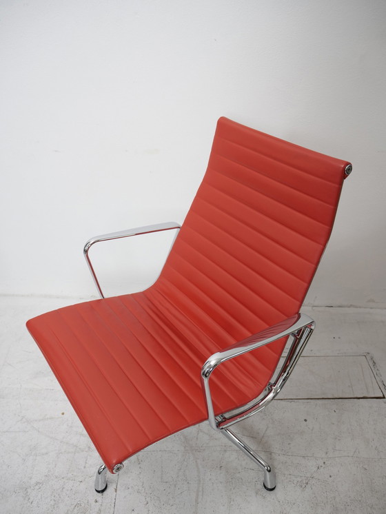 Image 1 of Eames Ea116 Loungestoel Leer Rood