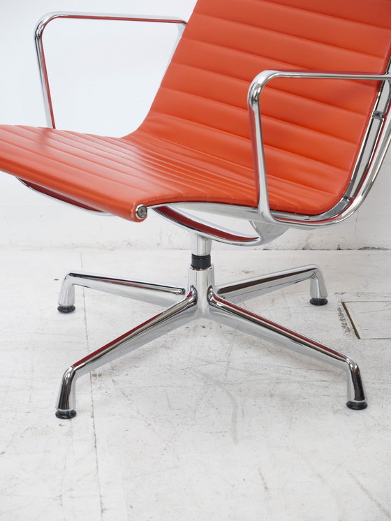 Image 1 of Eames Ea116 Loungestoel Leer Rood