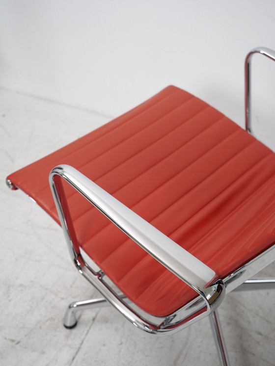 Image 1 of Eames Ea116 Loungestoel Leer Rood