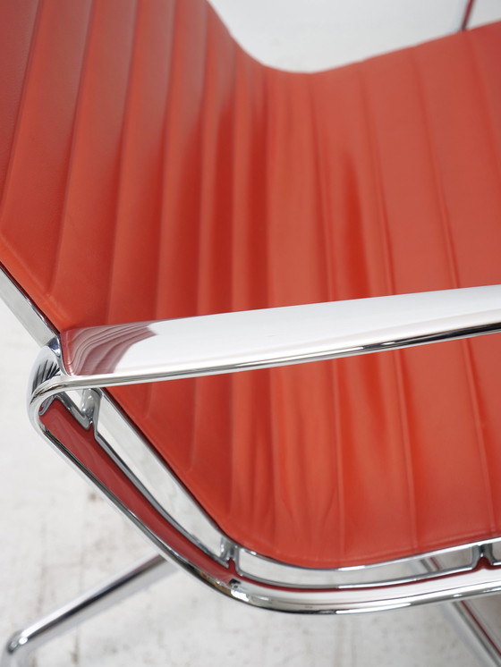 Image 1 of Eames Ea116 Loungestoel Leer Rood