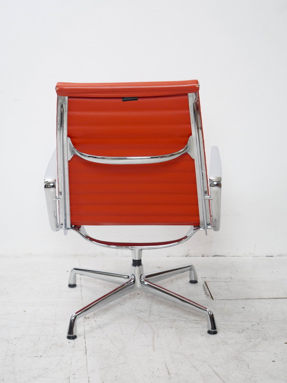 Image 1 of Eames Ea116 Loungestoel Leer Rood