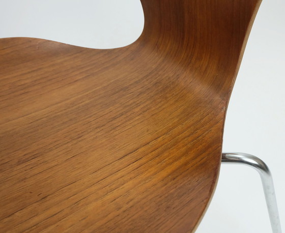 Image 1 of Arne Jacobsen Teak Multiplex Stoel Serie 7 Model 3107 Ontwerp 1955 Vervaardigd 1967