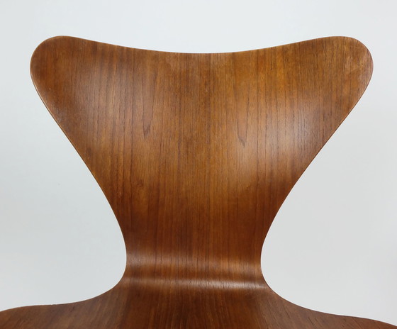 Image 1 of Arne Jacobsen Teak Multiplex Stoel Serie 7 Model 3107 Ontwerp 1955 Vervaardigd 1967