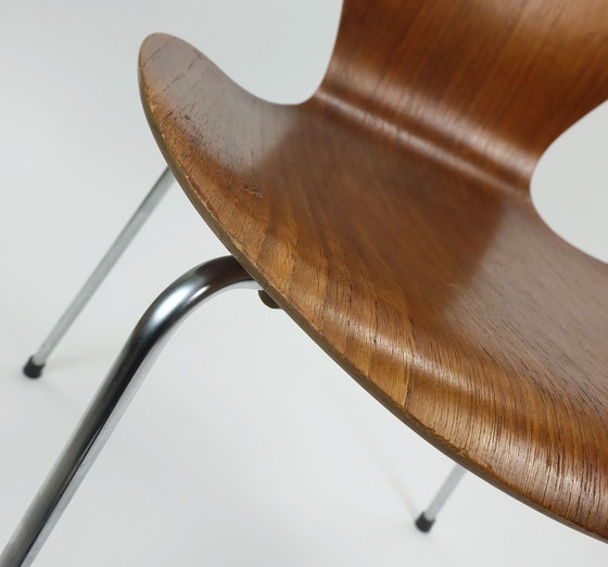 Image 1 of Arne Jacobsen Teak Multiplex Stoel Serie 7 Model 3107 Ontwerp 1955 Vervaardigd 1967