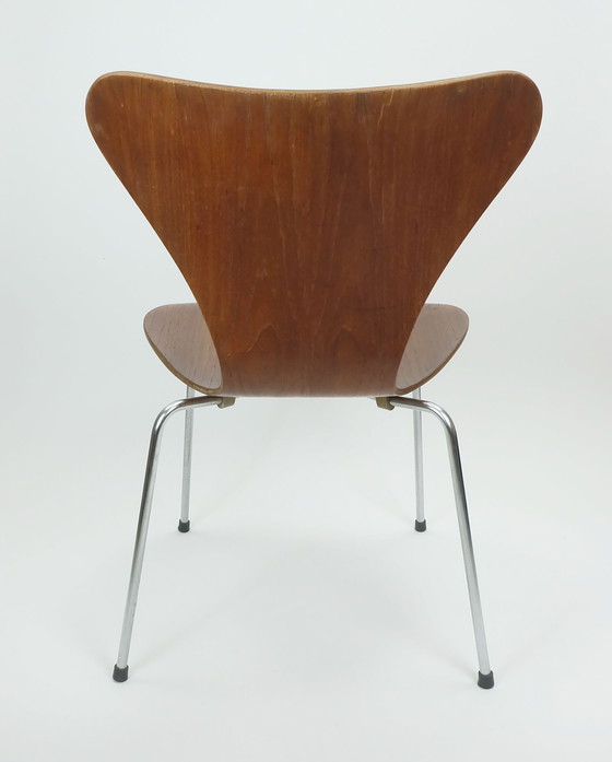 Image 1 of Arne Jacobsen Teak Multiplex Stoel Serie 7 Model 3107 Ontwerp 1955 Vervaardigd 1967