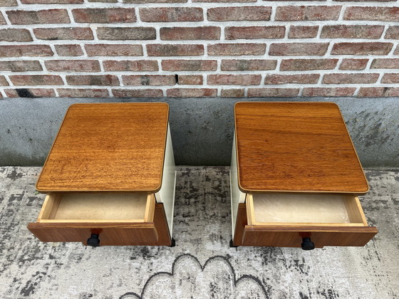 Image 1 of Twee Vintage Mid Century Nachtkastjes 