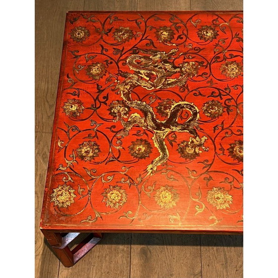 Image 1 of Vintage salontafel in rode lak met vergulde Chinese decoratie, 1970