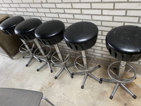 Image 1 of 5 Vintage Industriële Ronde Barkrukken Staal