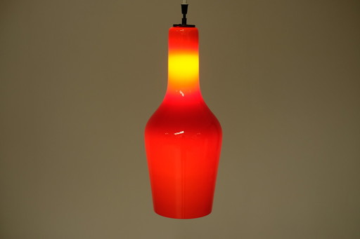 Vintage Italiaanse hanglamp in rood opaline - 1960