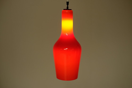 Image 1 of Vintage Italiaanse hanglamp in rood opaline - 1960