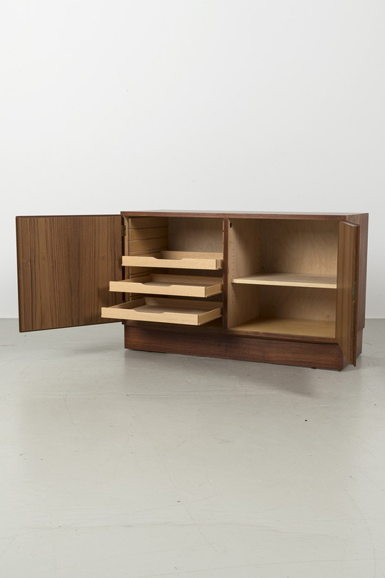 Image 1 of Deens dressoir