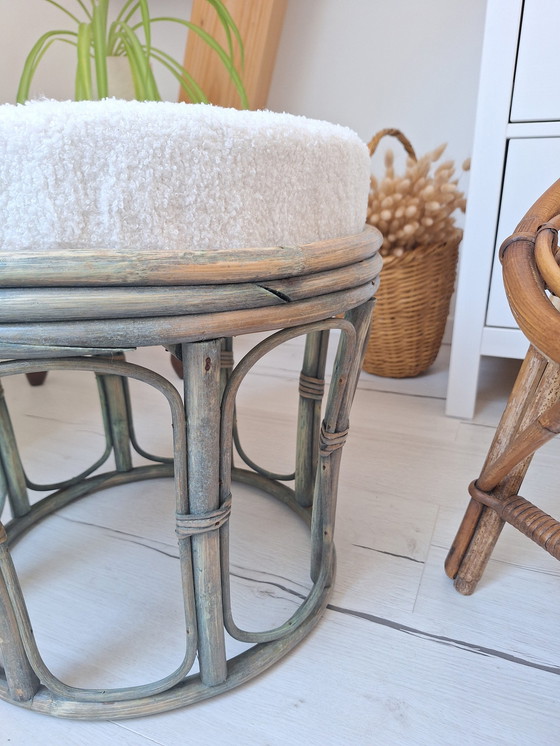 Image 1 of Rotan en Bouclette stoffen poef