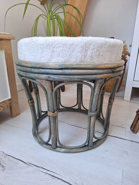 Image 1 of Rotan en Bouclette stoffen poef