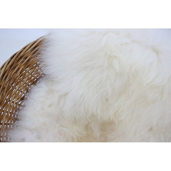 Image 1 of Paar vintage gevlochten rotan stoelen met schapenvacht, Duitsland 1960