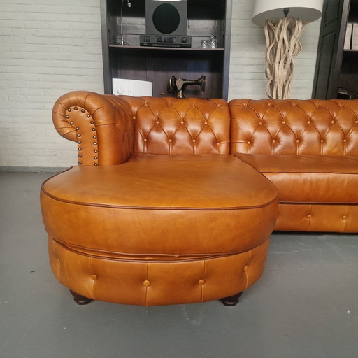 Classic Chesterfield Bank – SC Mosterdbruin, Leer