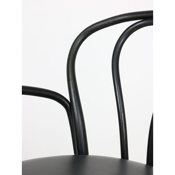 Image 1 of Vintage No.18 zwart leren stoel met armleuningen van Michael Thonet