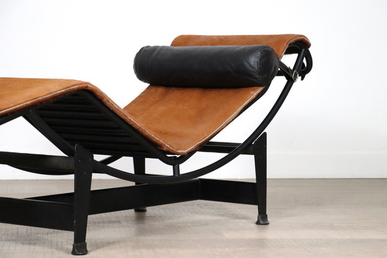 Image 1 of Cassina Lc4 Chaise Longue In Bruin Ponysleer Door Le Corbusier, Charlotte Perriand