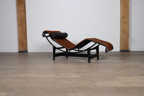 Image 1 of Cassina Lc4 Chaise Longue In Bruin Ponysleer Door Le Corbusier, Charlotte Perriand