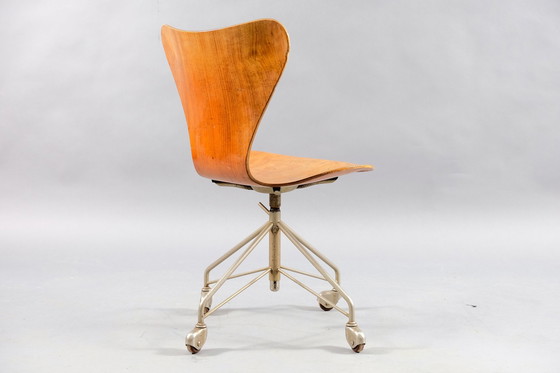 Image 1 of Fritz Hansen teakhouten bureaustoel Arne Jacobsen