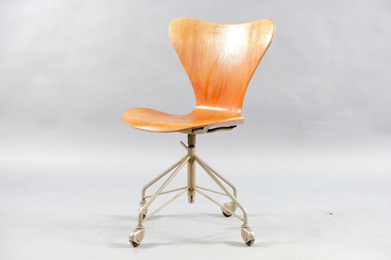 Image 1 of Fritz Hansen teakhouten bureaustoel Arne Jacobsen