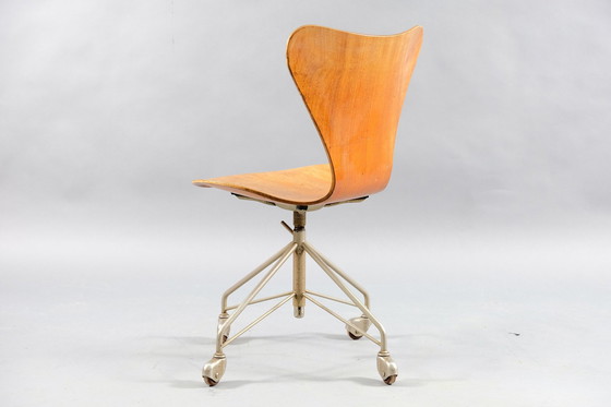 Image 1 of Fritz Hansen teakhouten bureaustoel Arne Jacobsen