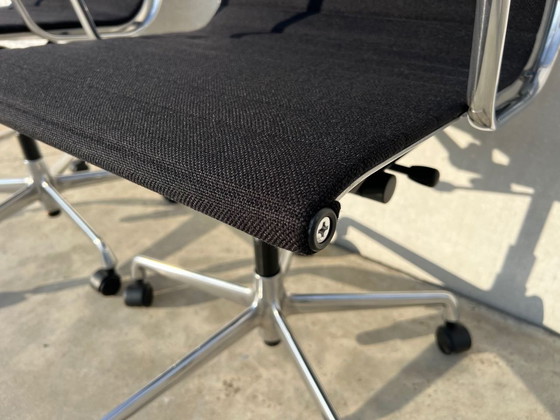 Image 1 of 2 X Vitra Eames Ea119 Hopsak Bureaustoelen