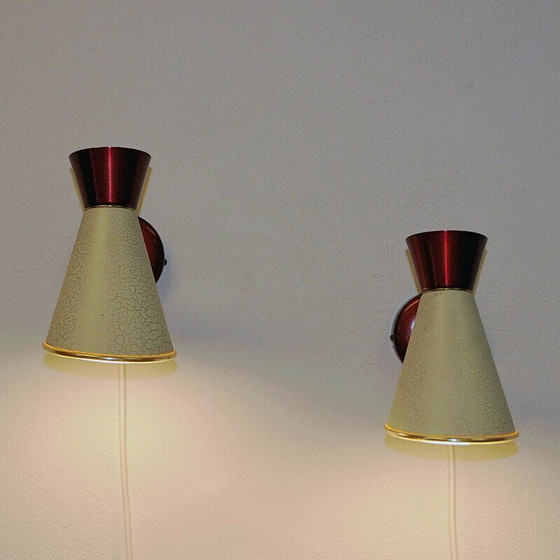 Image 1 of Paar vintage beige en rood metalen wandlampen, Zweden 1950