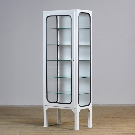 Image 1 of Vintage medisch kabinet van ijzer en glas, jaren 1970