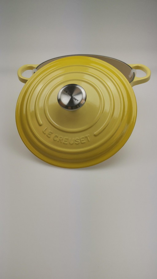 Gele Le Creuset braadpan