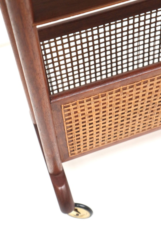 Image 1 of Deens design vintage krantenbak / lectuurmand / bijzettafel gemaakt in de jaren '60