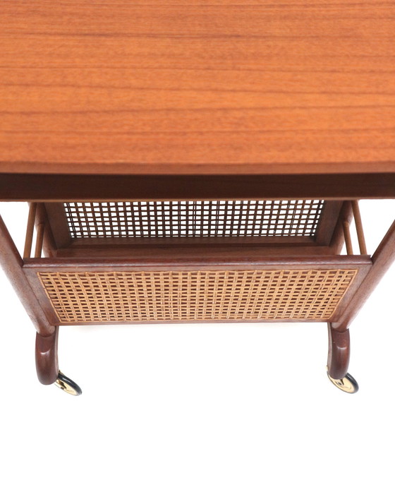 Image 1 of Deens design vintage krantenbak / lectuurmand / bijzettafel gemaakt in de jaren '60