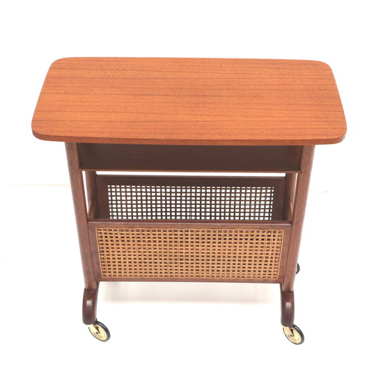 Image 1 of Deens design vintage krantenbak / lectuurmand / bijzettafel gemaakt in de jaren '60