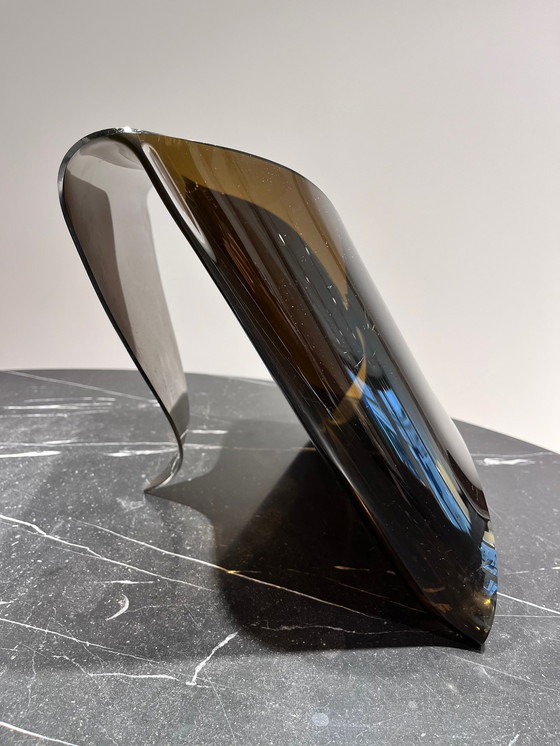 Image 1 of Gerookt plexiglas tijdschriftenrek, Circa 1970.