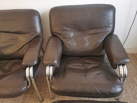 Image 1 of 2X De Sede 'Kangaroo' Fauteuils Met 1 Voetenbank By Hans Eichenberger