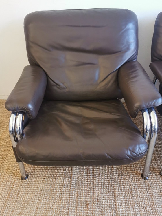 Image 1 of 2X De Sede 'Kangaroo' Fauteuils Met 1 Voetenbank By Hans Eichenberger