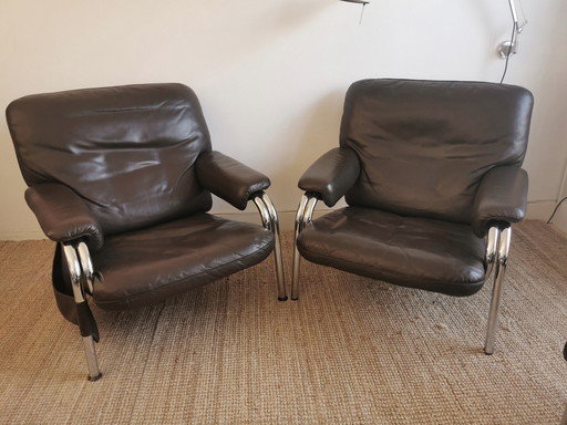 2X De Sede 'Kangaroo' Fauteuils Met 1 Voetenbank By Hans Eichenberger