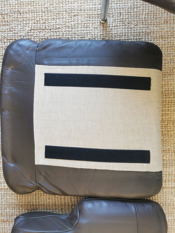 Image 1 of 2X De Sede 'Kangaroo' Fauteuils Met 1 Voetenbank By Hans Eichenberger