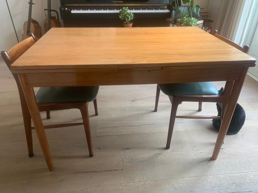 Tafel Met Twee Uitschuifbare Delen