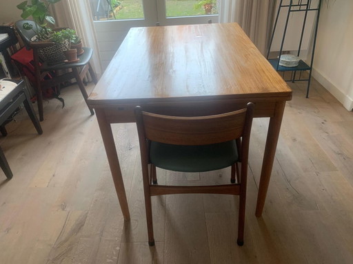 Tafel Met Twee Uitschuifbare Delen