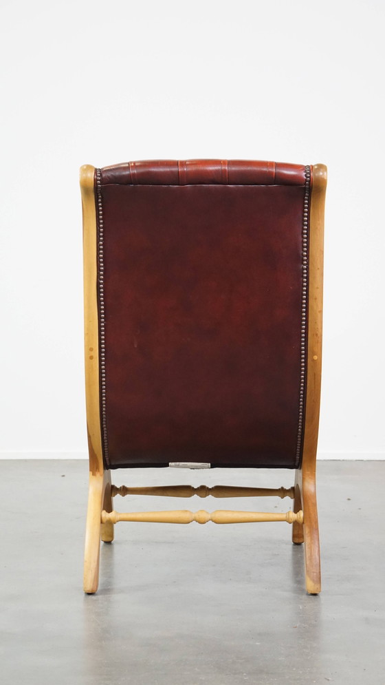 Image 1 of Rode Rundleren Chesterfield Fauteuil Gecombineerd Met Hout