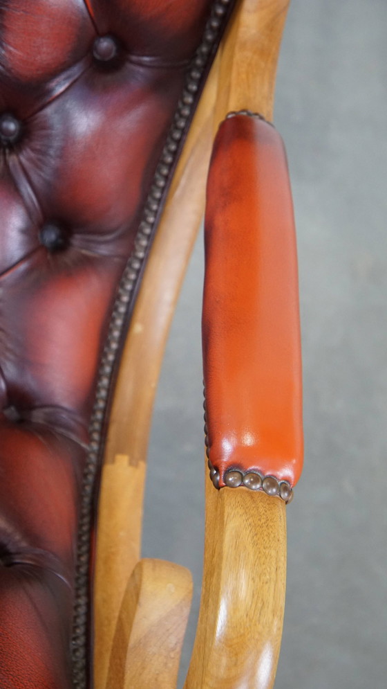 Image 1 of Rode Rundleren Chesterfield Fauteuil Gecombineerd Met Hout